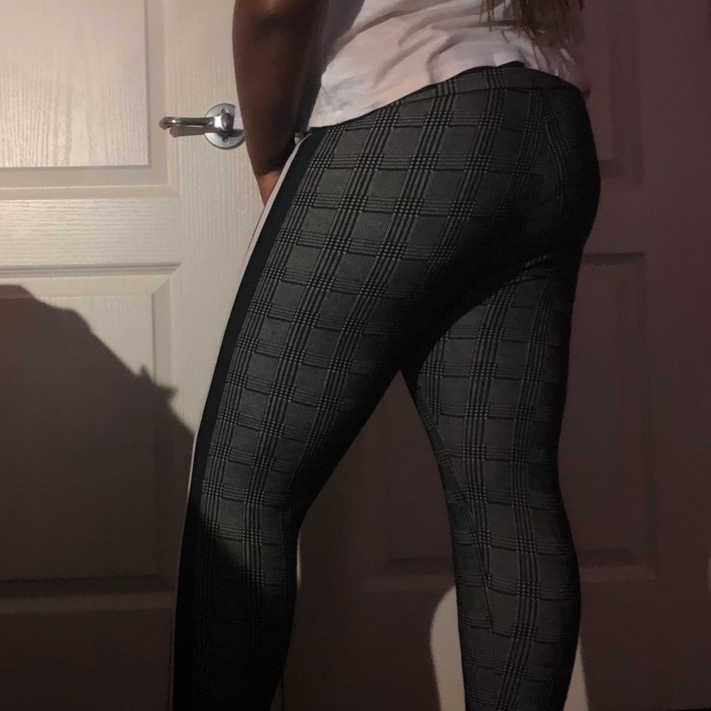 Plaid leggings w/ stripes 💫